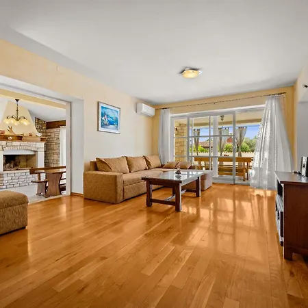 Oliva Near Pula For 9 Persons With Private Pool, Sea View & Beautiful Outside Area - 3 Km From Vila