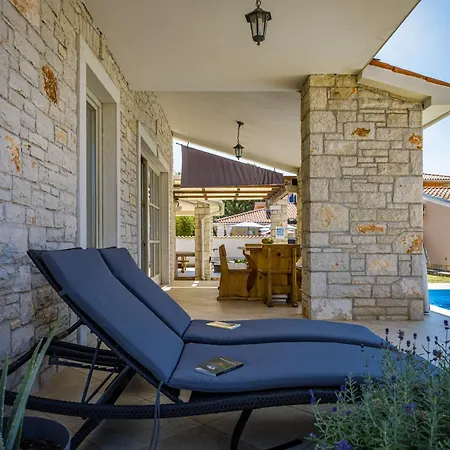 Vila Oliva Near Pula For 9 Persons With Private Pool, Sea View & Beautiful Outside Area - 3 Km From Gajana