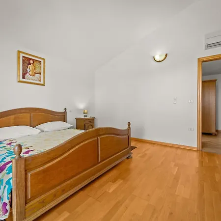 Oliva Near Pula For 9 Persons With Private Pool, Sea View & Beautiful Outside Area - 3 Km From *