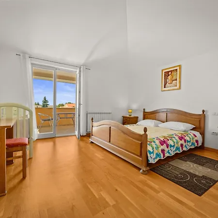 Vila Oliva Near Pula For 9 Persons With Private Pool, Sea View & Beautiful Outside Area - 3 Km From