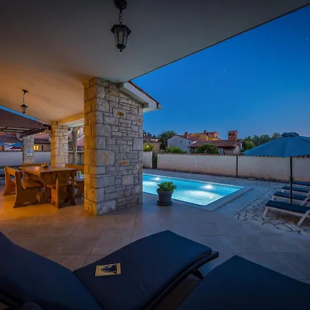 Vila Oliva Near Pula For 9 Persons With Private Pool, Sea View & Beautiful Outside Area - 3 Km From