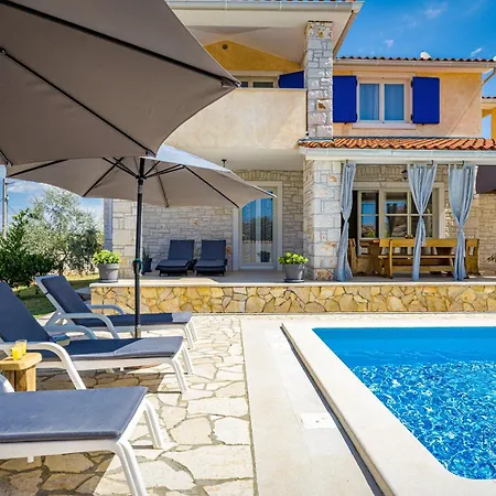 Vila Oliva Near Pula For 9 Persons With Private Pool, Sea View & Beautiful Outside Area - 3 Km From *
