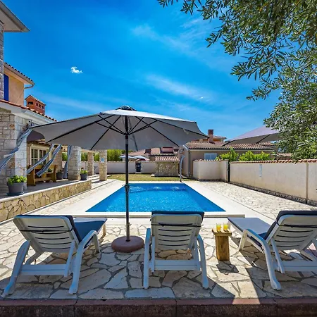 Vila Oliva Near Pula For 9 Persons With Private Pool, Sea View & Beautiful Outside Area - 3 Km From