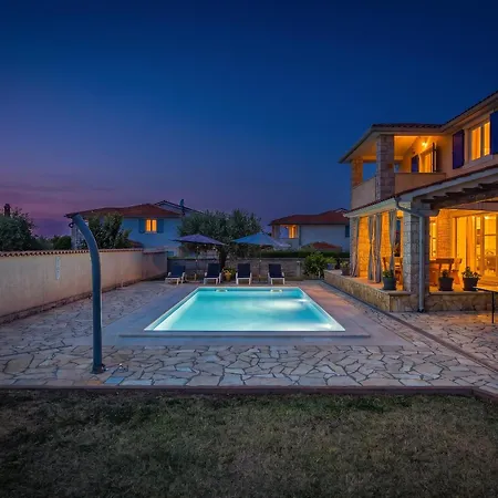 Vila Oliva Near Pula For 9 Persons With Private Pool, Sea View & Beautiful Outside Area - 3 Km From